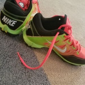 NIKE Girls Softball shoes size 2.5Y.  Beautiful